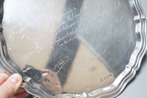 A modern silver salver, engraved with signatures, Sheffield, 1962, 25.8cm, 16.5oz.